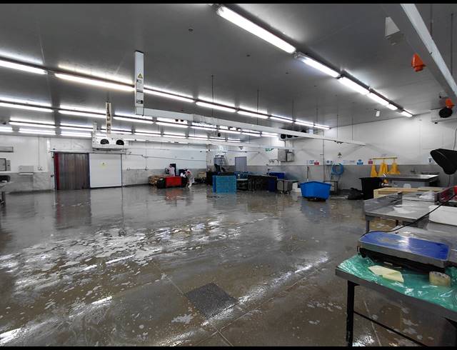 1,856M² WAREHOUSE FOR SALE IN CLAYVILLE